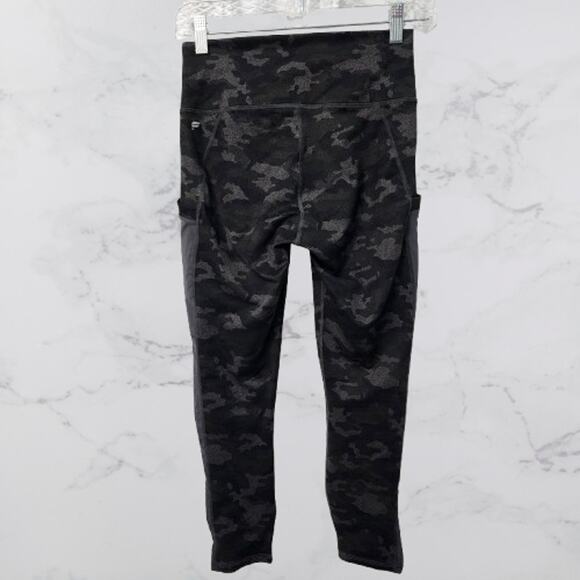 Fabletics Powerhold Dark Green Camo Leggings with pockets Size Small - Picture 1 of 7